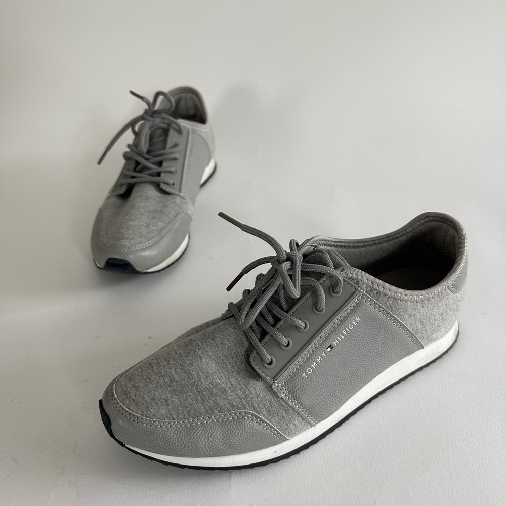 Tommy hilfigure grey woman’s size 9 sneakers - Picture 2 of 11